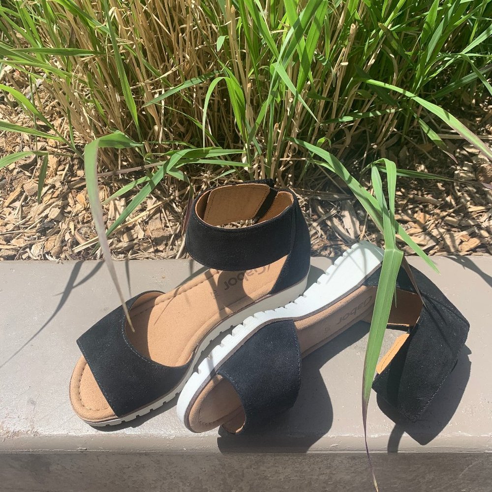 Sandals - Picture 3 of 3